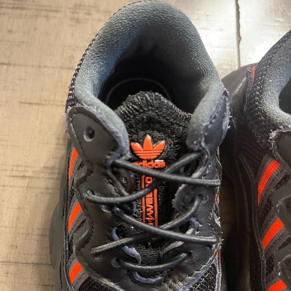 Toddler Adidas size 5C “Ozsweego EL I” black and Orange. - Picture 9 of 11